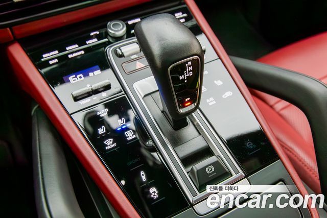Porsche Cayenne 2021 — photo 17