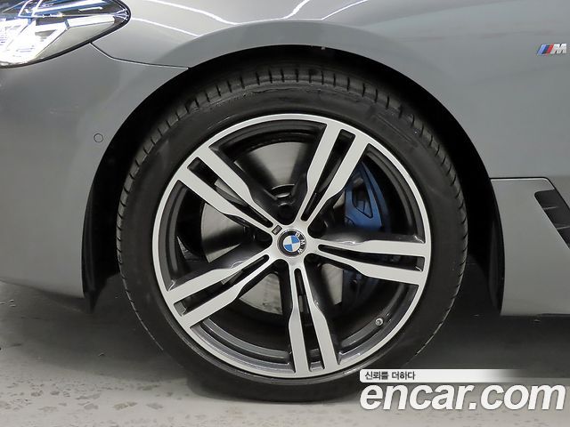 BMW Gran Turismo 2023 — photo 13