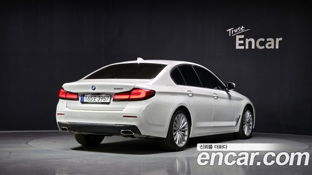 BMW 5-Series 2023 — photo 2