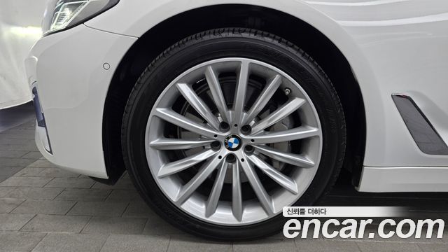 BMW 5-Series 2023 — photo 5