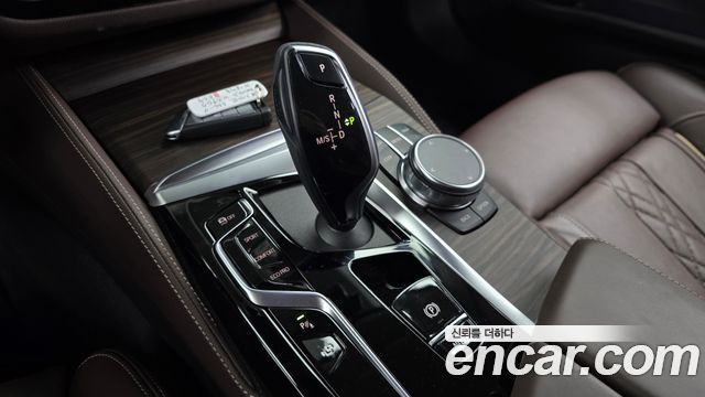 BMW 5-Series 2023 — photo 9