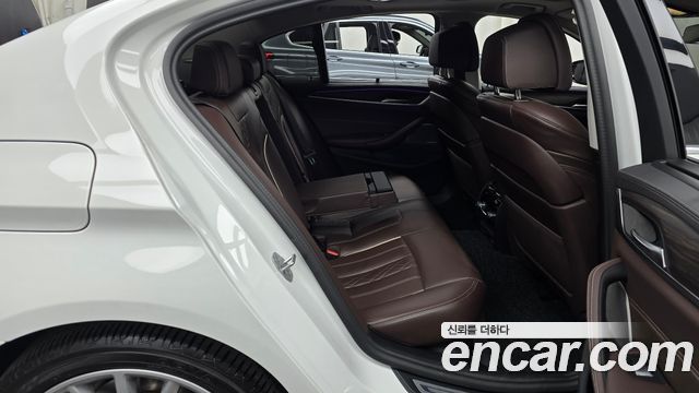BMW 5-Series 2023 — photo 12