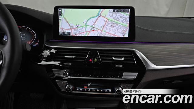 BMW 5-Series 2023 — photo 14