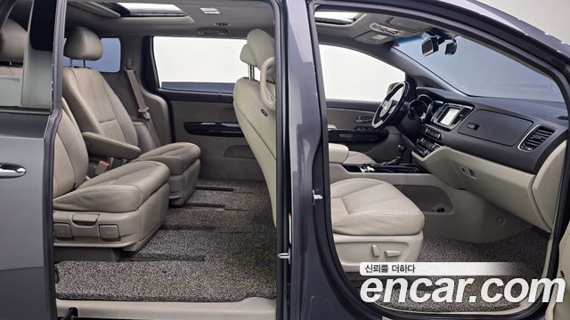 Kia Canival 2016 — photo 10