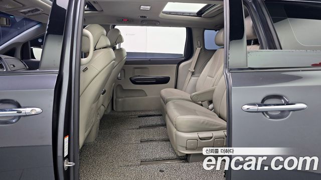 Kia Canival 2016 — photo 12