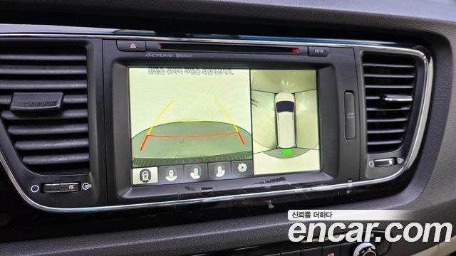 Kia Canival 2016 — photo 16
