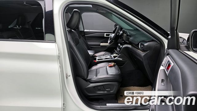 Ford Explorer 2021 — photo 10
