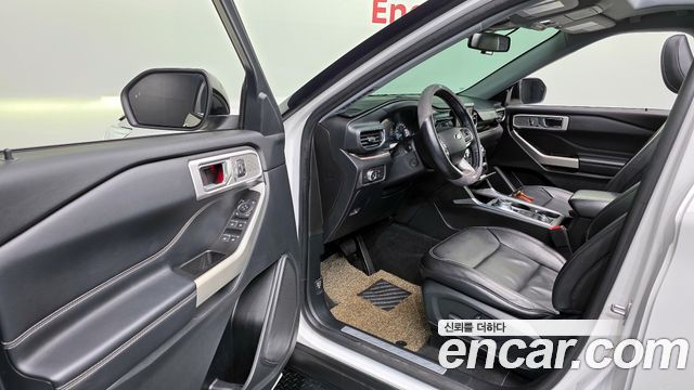 Ford Explorer 2021 — photo 11