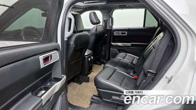 Ford Explorer 2021 — photo 12