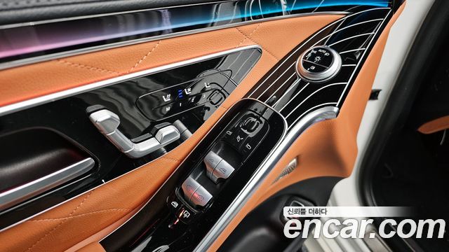 Mercedes-Benz S-Class 2023 — photo 18