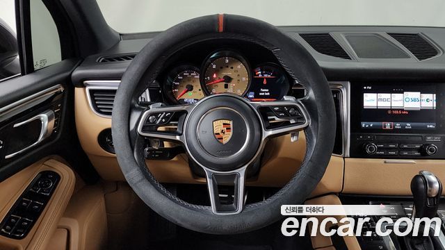 Porsche Macan 2017 — photo 13