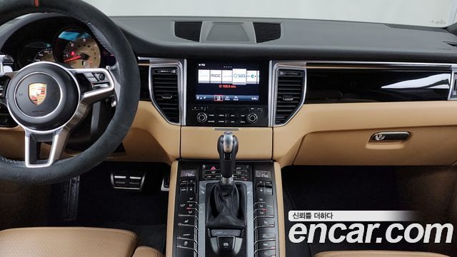 Porsche Macan 2017 — photo 14