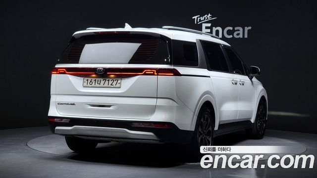Kia Canival 2021 — photo 2