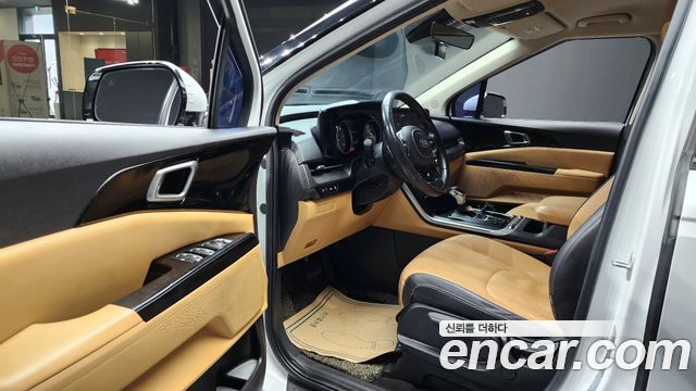 Kia Canival 2021 — photo 11
