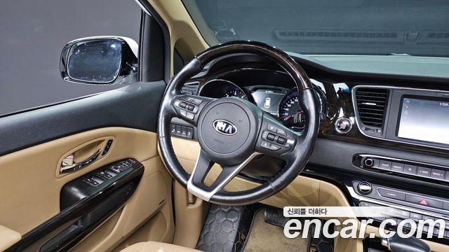 Kia Canival 2019 — photo 13