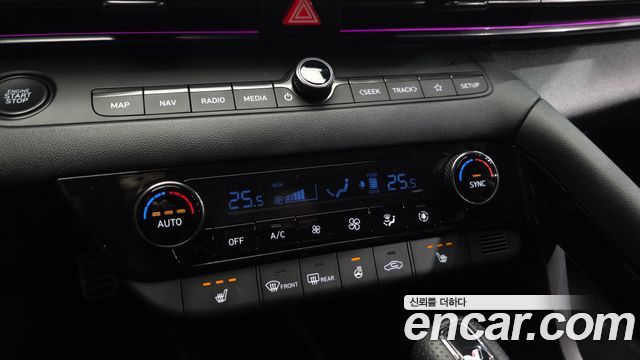 Hyundai AVANTE 2022 — photo 18