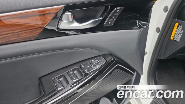 Kia K7 2016 — photo 13