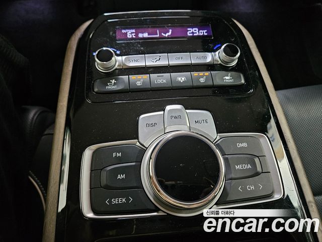 Genesis G90 2019 — photo 18