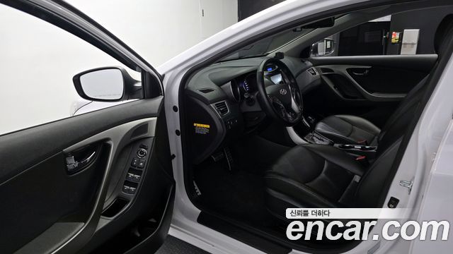 Hyundai AVANTE 2014 — photo 10