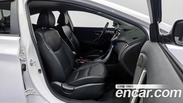 Hyundai AVANTE 2014 — photo 11