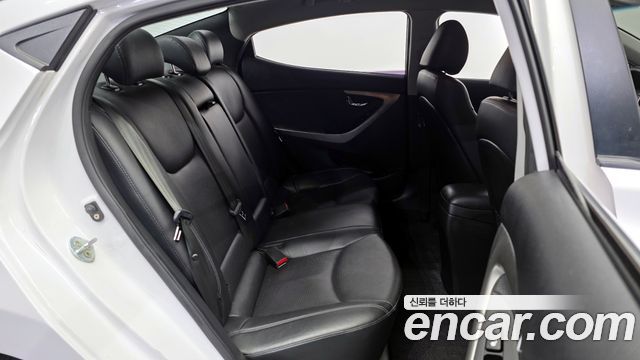 Hyundai AVANTE 2014 — photo 12