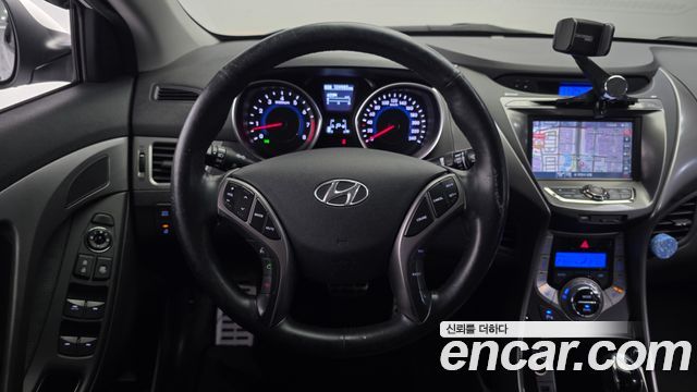 Hyundai AVANTE 2014 — photo 13