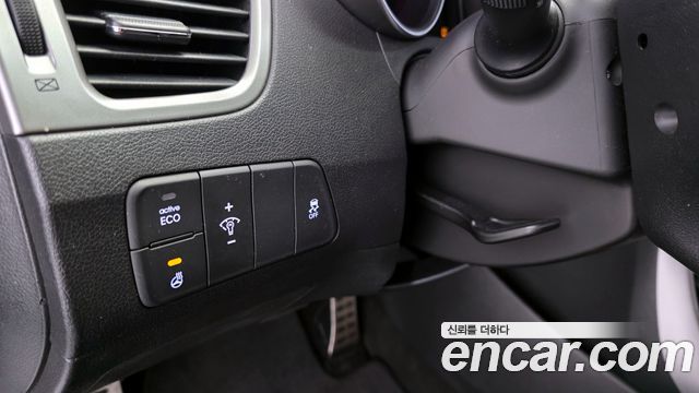 Hyundai AVANTE 2014 — photo 17