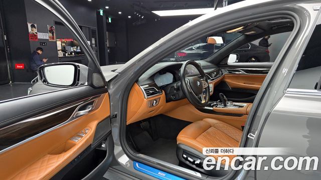 BMW 7-Series 2021 — photo 10