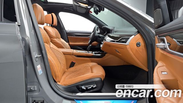 BMW 7-Series 2021 — photo 11