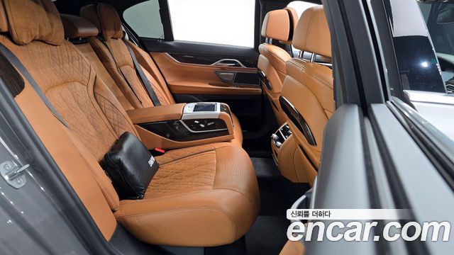 BMW 7-Series 2021 — photo 12