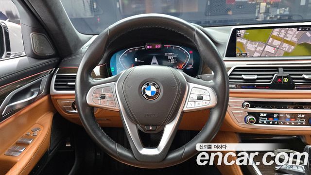 BMW 7-Series 2021 — photo 13