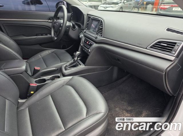 Hyundai AVANTE 2018 — photo 8