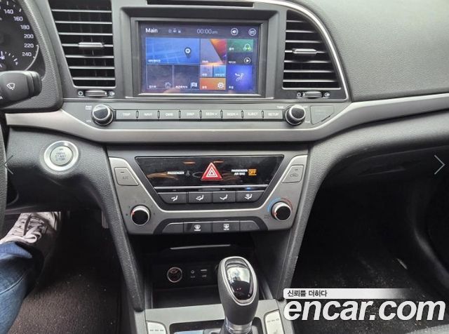 Hyundai AVANTE 2018 — photo 10