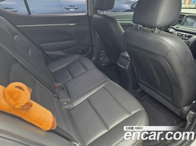 Hyundai AVANTE 2018 — photo 11