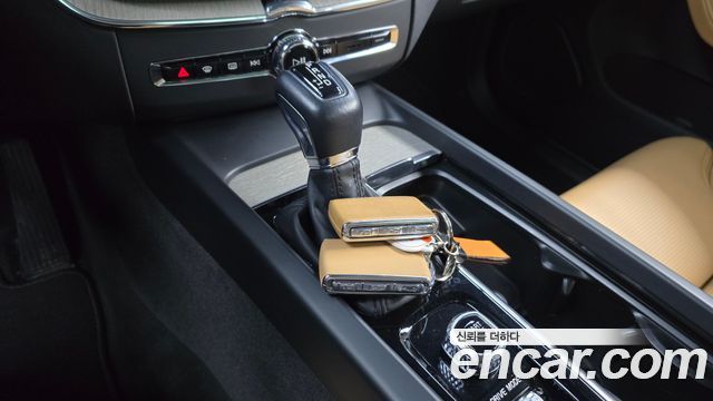 Volvo XC60 2020 — photo 9
