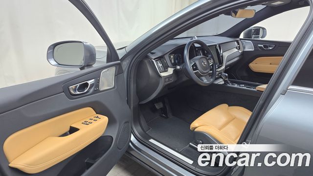Volvo XC60 2020 — photo 10