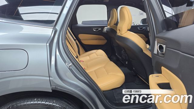 Volvo XC60 2020 — photo 12