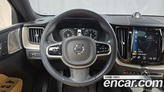 Volvo XC60 2020 — photo 13