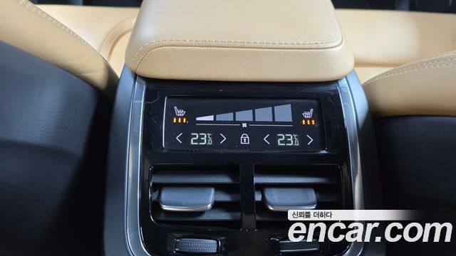 Volvo XC60 2020 — photo 18