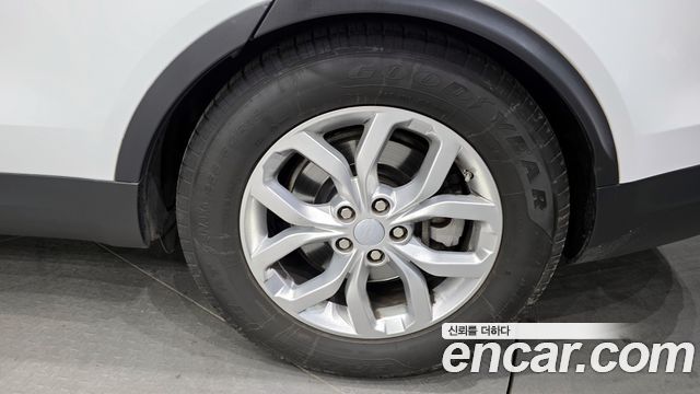 Land Rover Discovery 2019 — photo 5