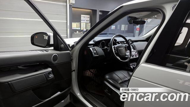 Land Rover Discovery 2019 — photo 10