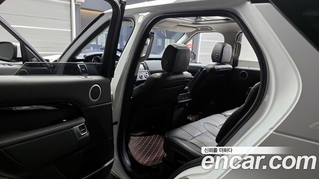 Land Rover Discovery 2019 — photo 11