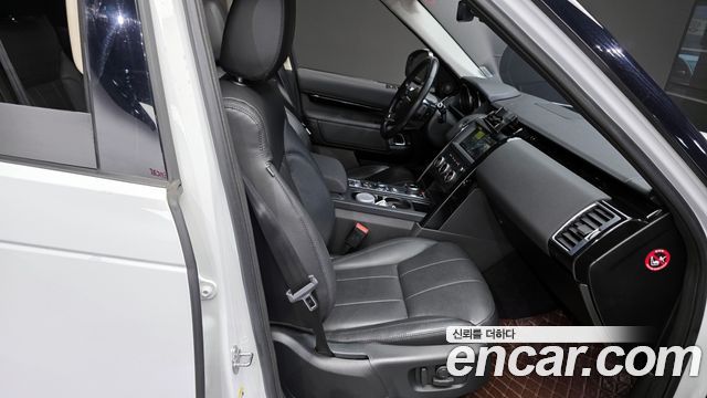 Land Rover Discovery 2019 — photo 12