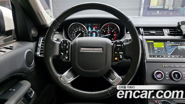 Land Rover Discovery 2019 — photo 13