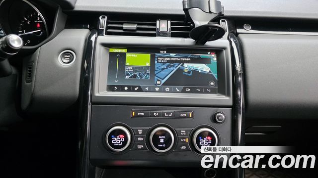 Land Rover Discovery 2019 — photo 16