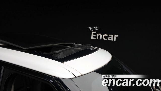 Land Rover Discovery 2019 — photo 19