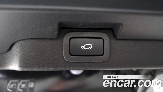 Land Rover Discovery 2019 — photo 20