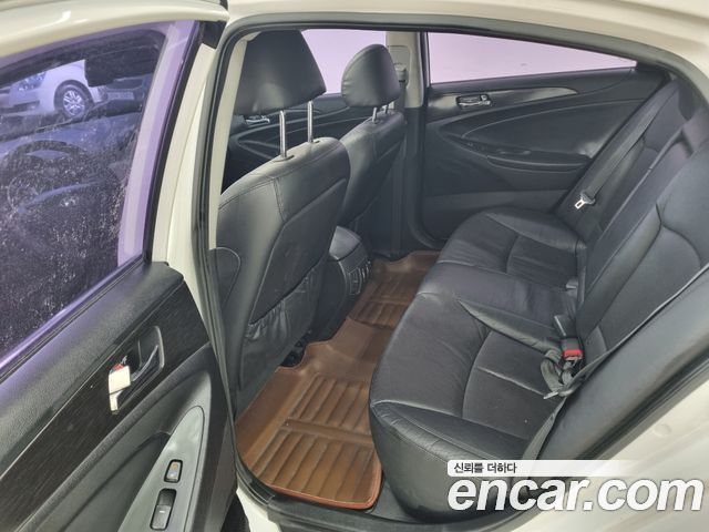 Hyundai Sonata 2012 — photo 17