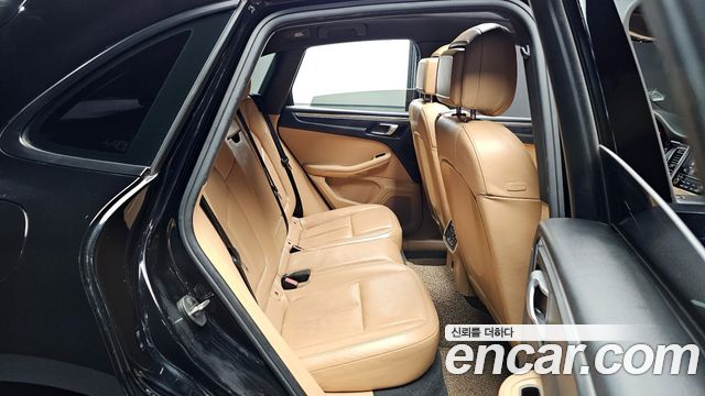 Porsche Macan 2017 — photo 11