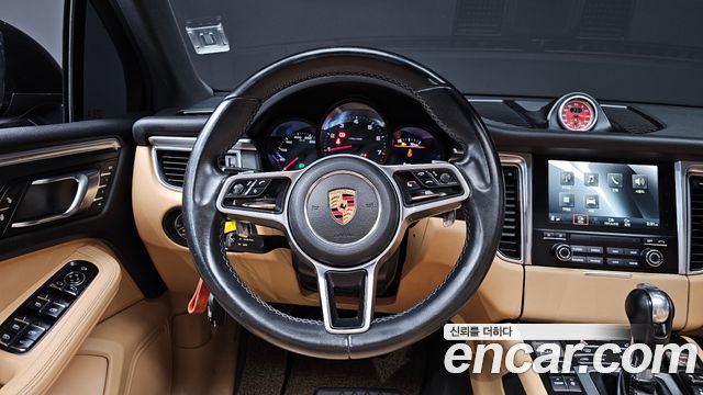 Porsche Macan 2017 — photo 13